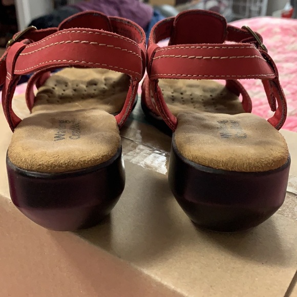 Walking Cradles red sandals size 9B - Picture 3 of 5
